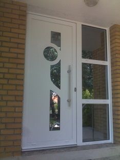 Porte d entrée aluminium  blanche avec tierce fixe vitrée